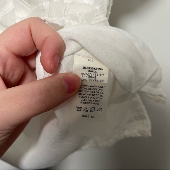 Vince Camuto Citrus Splash New Ivory V Neck Flutter Sleeve Blouse LARGE - Picture 3 of 4